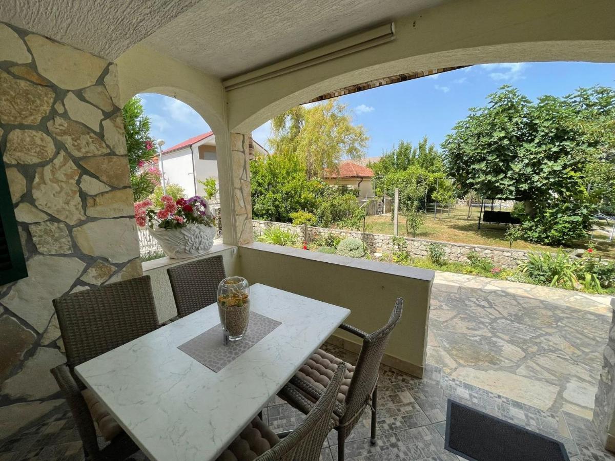 Apartman Veronika Vrsi Buitenkant foto