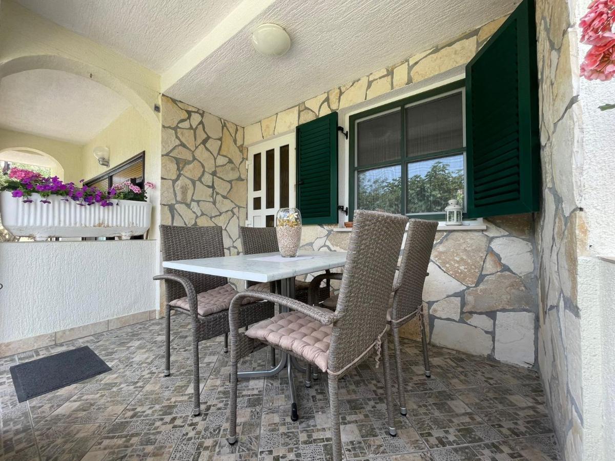 Apartman Veronika Vrsi Buitenkant foto