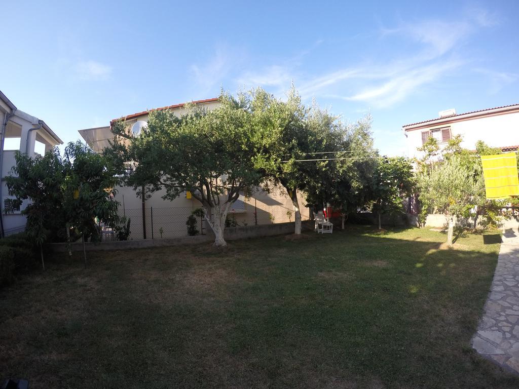 Apartman Veronika Vrsi Buitenkant foto
