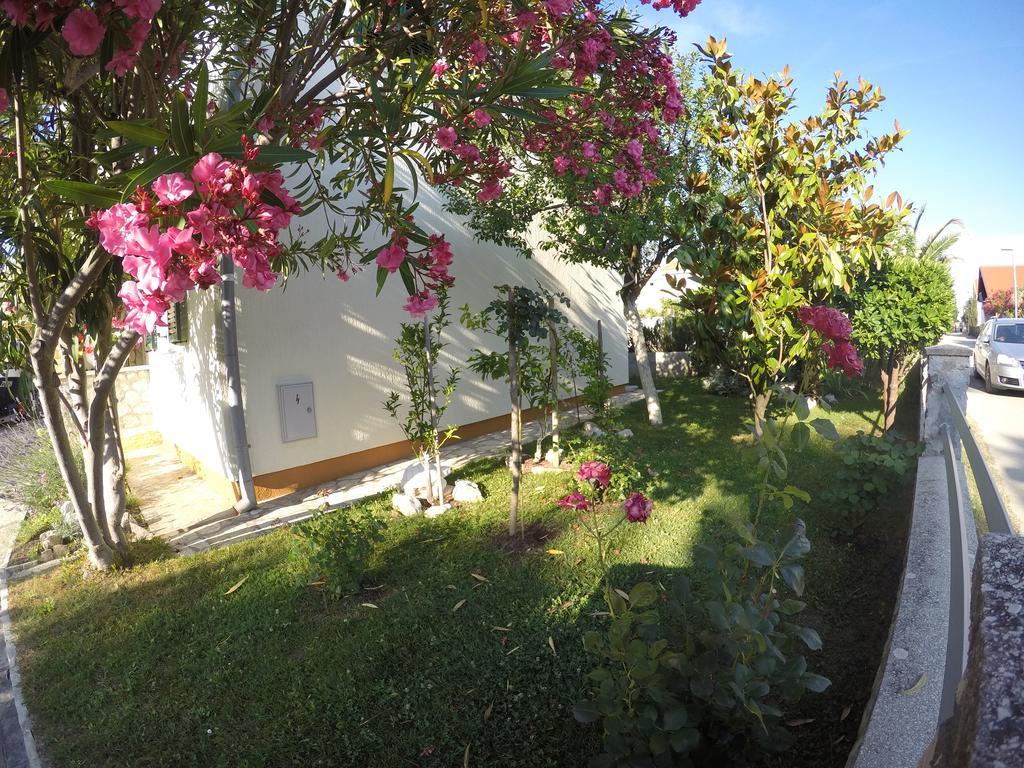 Apartman Veronika Vrsi Buitenkant foto