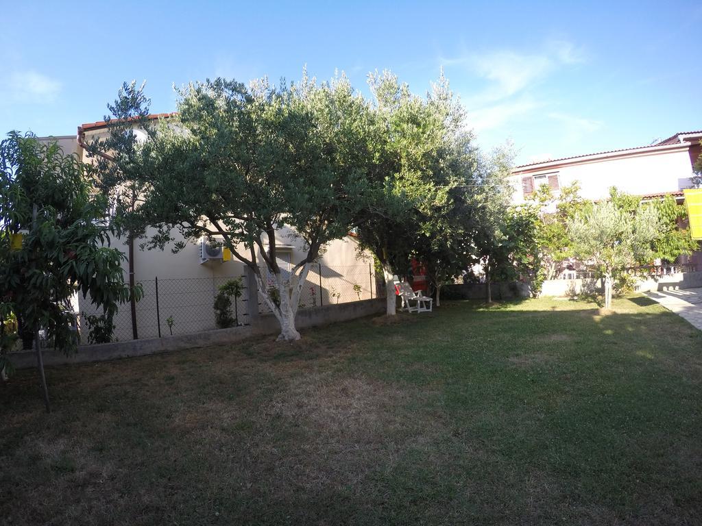 Apartman Veronika Vrsi Buitenkant foto